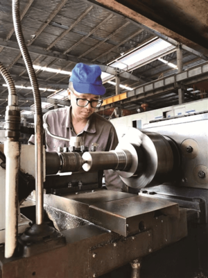 衢州四杰榮登“全國優秀農民工”榜單，機械設備研發領域展風采